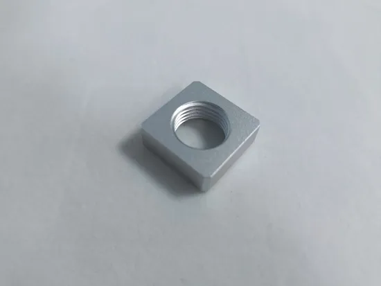 Lavorazione CNC di parti di macchine per impieghi gravosi, inserti per cuscinetti di trasmissione per autoveicoli